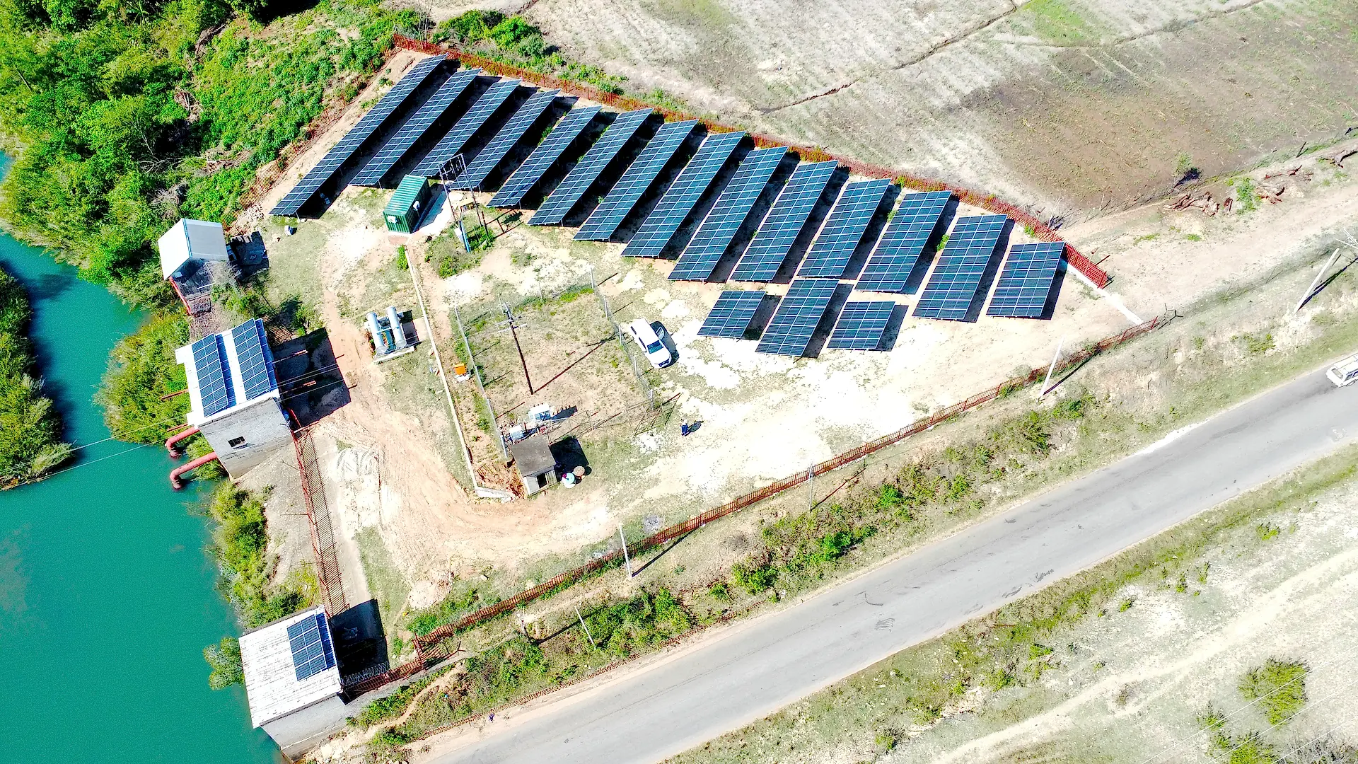 In4Solar ground-mounted array beside an irrigation dam in Mpumalanga