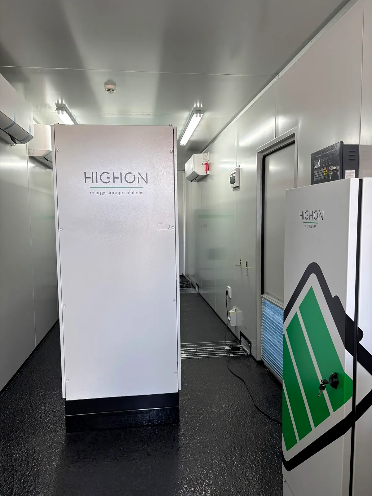 HIGHON battery rack and DC combiner inside the container
